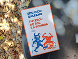 Futebol ao Sol e à Sombra | Eduardo Galeano | Antígona