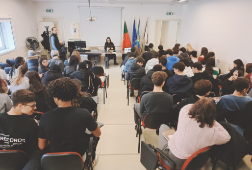 A Parede, Marlen Haushofer | Conversa com a psicóloga Júlia Murta em Almada