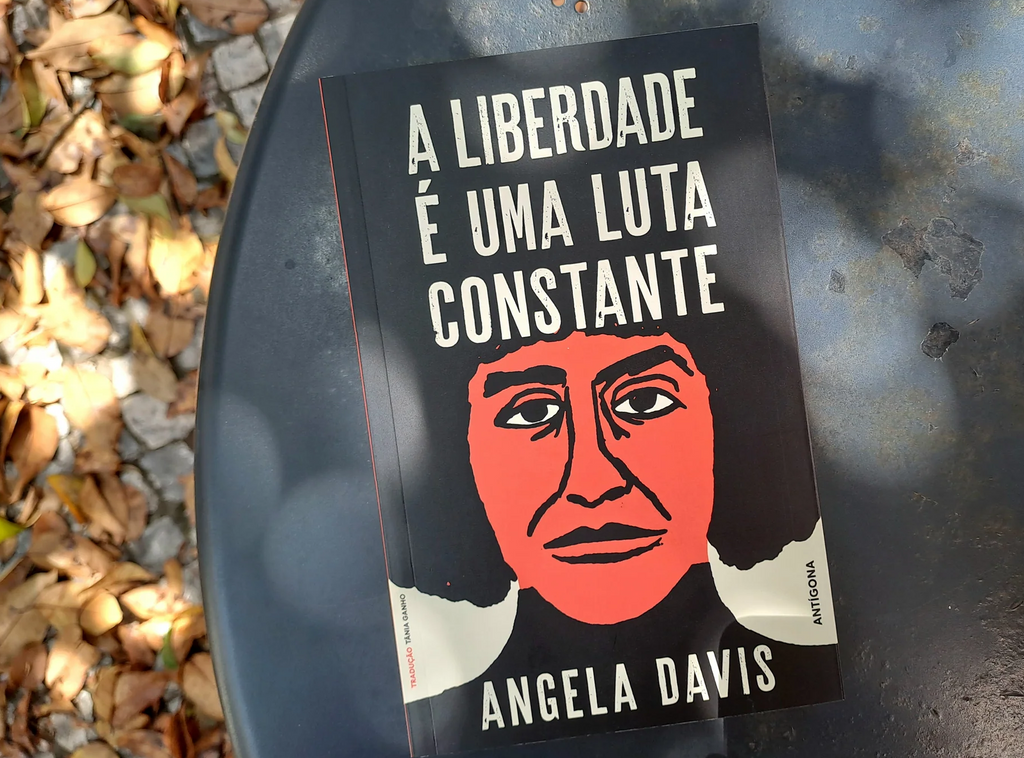 A Liberdade É uma Luta Constante | Volta ao Mundo em Cem Livros (Antena 2) |  Recensão de Alexandra Lucas Coelho